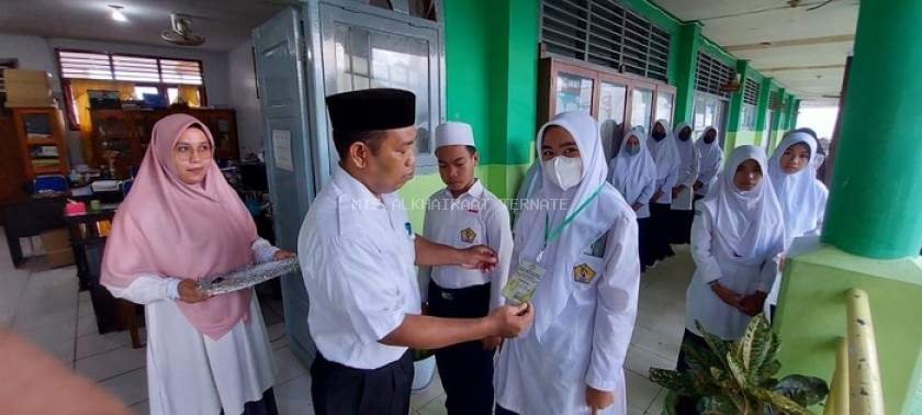 Siswa MTs Alkhairaat Kalumpang Ternate Ikut Penilaian Akhir Tahun